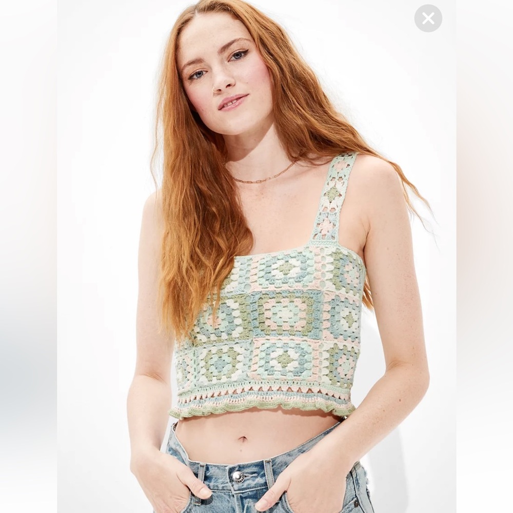 AMERICAN EAGLE CROPPED CROCHET TANK TOP IN SIZE S